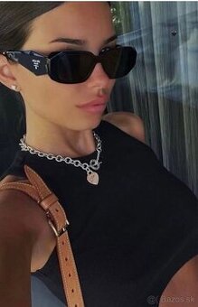 PRADA-( slnečné okuliare čierne)
