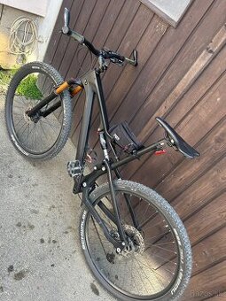Bicykel MTB , celoodpružený karbón