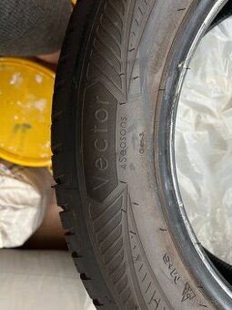 Nejazdene Goodyear 215/60 R 17 Vector 4SEASONS 100H