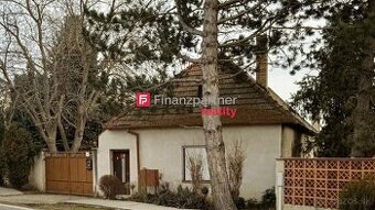 Starší rodinný dom s veľkým pozemkom - 1