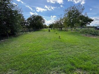 Stavebný pozemok v Leviciach s projektom pre rodinný dom