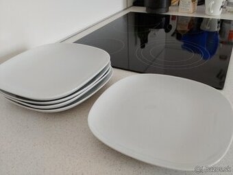 Velke stvorcove taniere,Ikea, rozmer 25x25cm