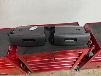 Šuflíky pod predné sedačky golf7