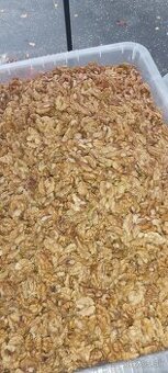 Predam tohtorocne vlasske lupane orechy polovice.