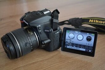 Nikon D5600 wifi BT - dotyk.dis. - VR objektiv AF-P 13tis.sn