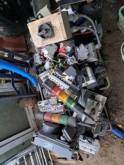 ELEKTROINŠTALAČNÝ MATERIAL -použitý