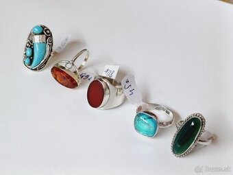 Krasne strieborne prstene s polodrahokamy