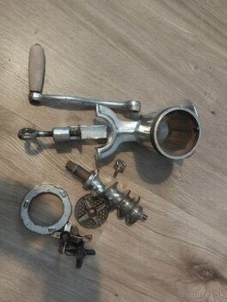 Mlynček na mäso SFINX 8