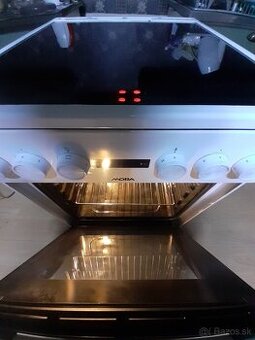 TOP STAV Sklokeramický sporák MORA C2240CW - Vyčistený & Fu