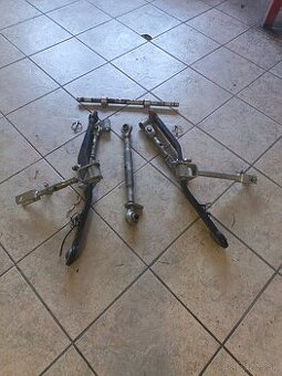 Trojbodový záves na malotraktor