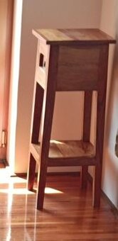 Drevená stolička dizajnová