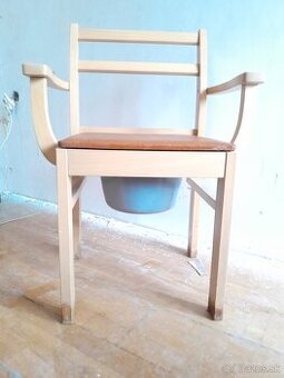 Toaletné kreslo drevené