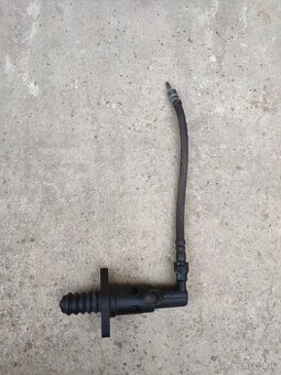 Pomocný spojkový valec