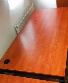 Kancelársky stôl - červený smrek