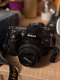 Nikon D7100 + 2 objektívy (AF-S DX NIKKOR 18–105 mm a 35mm