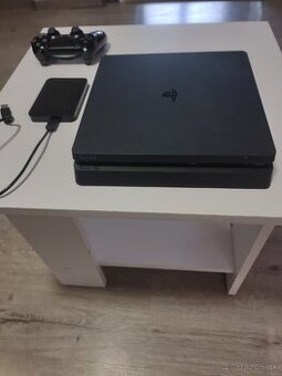 Predám konzolu playstation 4 slim 500 GB+ext.hdd 2TB