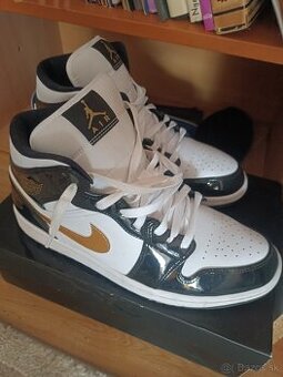 Air Jordan 1 Mid Patent ‘Black Gold’