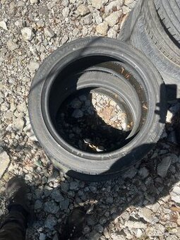 Predam letne pneu 2ks hankook 215/45zr17