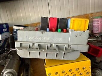 46835591 poistkova skrinka fiat punto