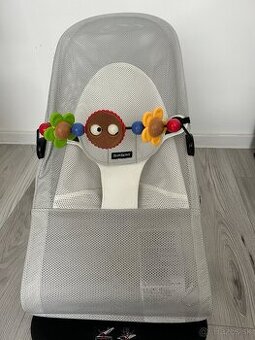 Babybjorn lehatko s hrackou