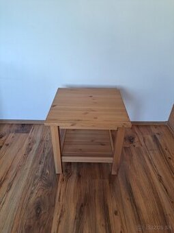 Konferenčný drevený stolík 55 x 55 cm