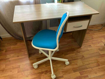 stolík a stolička