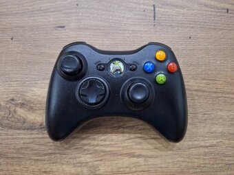 Herný ovládač na Xbox 360
