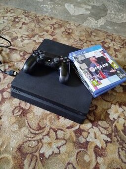 Predám PS4 slim 500gb - 1