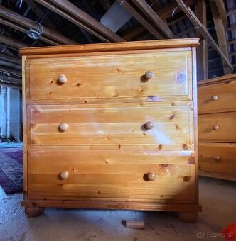 Drevená komoda