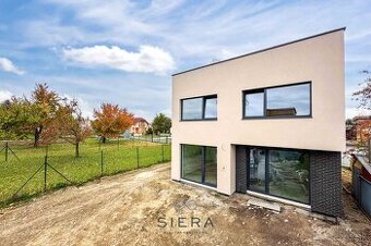 Predaj, Rodinný dom s garážou, novostavba v centre obce Bole