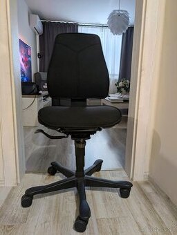 Predám kancelársku stoličku KINNARPS 6000podp.zdravé sedenie