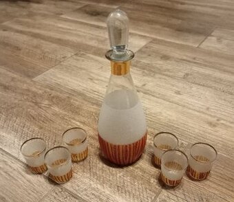 Stará sklenená sada na pálenku