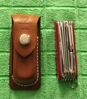 Victorinox Champion (C)