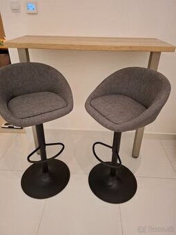 Barový stolík a stoličky