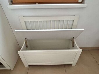 Lavica z odkladacim priestorom