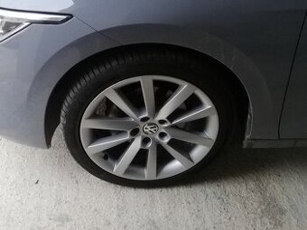 Originál Škoda Alaris R18 5x112 + letné pneu Nexen DOT 0523