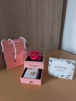 Elegantný náhrdelník so srdiečkovým príveskom