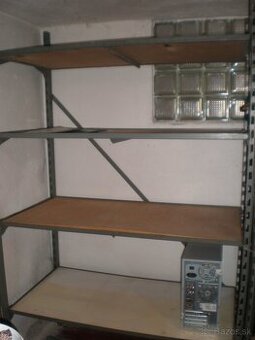 Kovový policový regál, výška 2m, šírka 1,25m