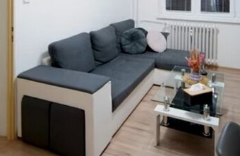 Rozkladacia sedačka s dvoma taburetkami