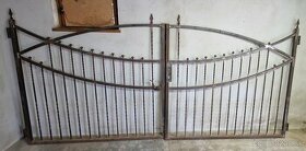 Kovaná brána, bránka a plotové dielce - 1