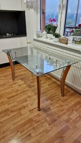 Jedálenský stôl sklenený