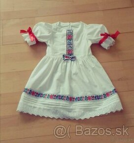 Detské folklórne šaty.