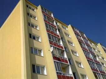 Ponúkam izbu v 4-i byte pre študentku alb pracujúcu ženu