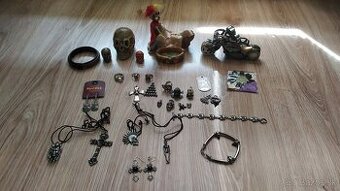 Darujem bižutériu a sošky- motív lebky, kostry...