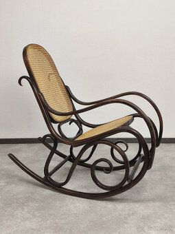 Hojdacie kreslo Thonet s výpletom