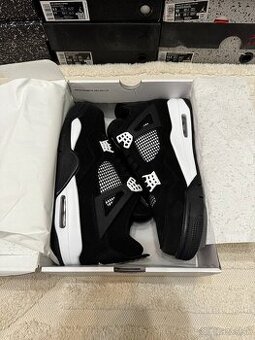 Air Jordan 4 Retro - White Thunder