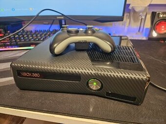 Xbox 360 Slim polep 250GB + ovládač