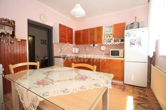PREDAJ dom s garážou a pozem. 1096m² M.Chlievany