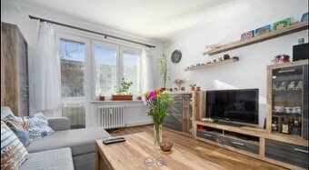 zariadený 3 iz. byt s balkónom 65+3 m2 Nové Mesto