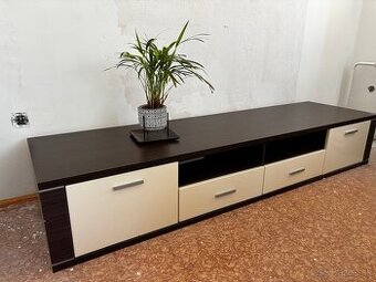 Skrinka pod TV